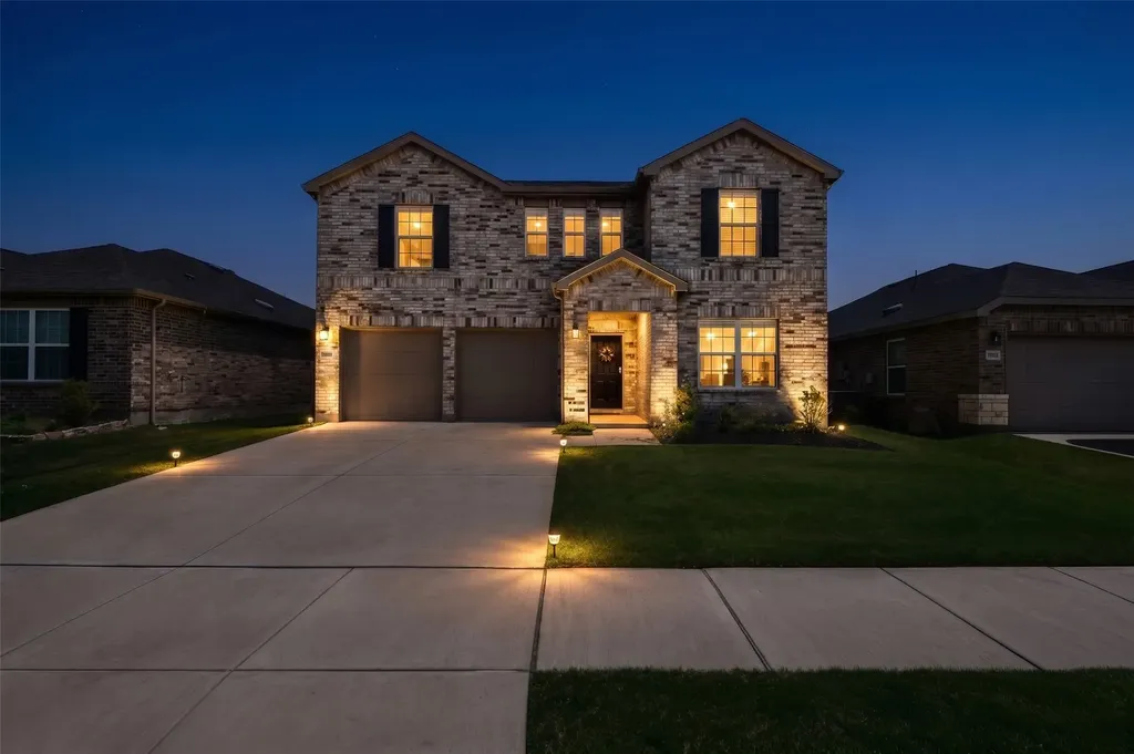 1913 Winding Creek Way Denton TX 76208