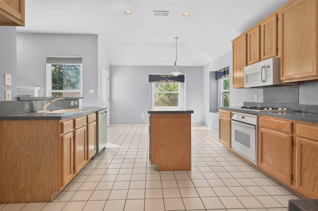1005 Wilderness Trail Crowley TX 76036