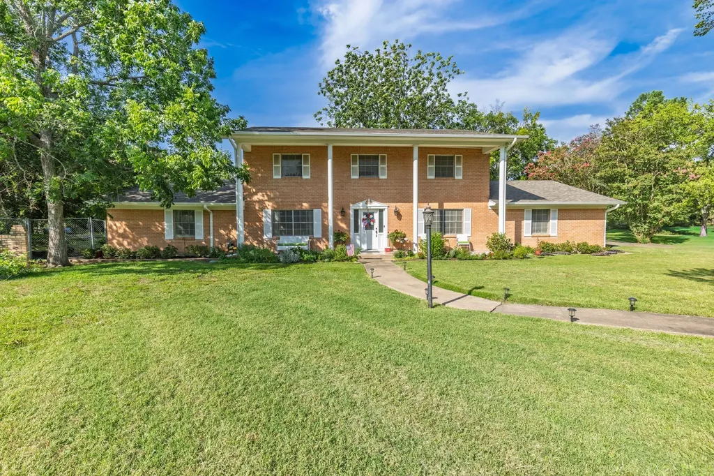 2810 Tanglewood Drive Commerce TX 75428