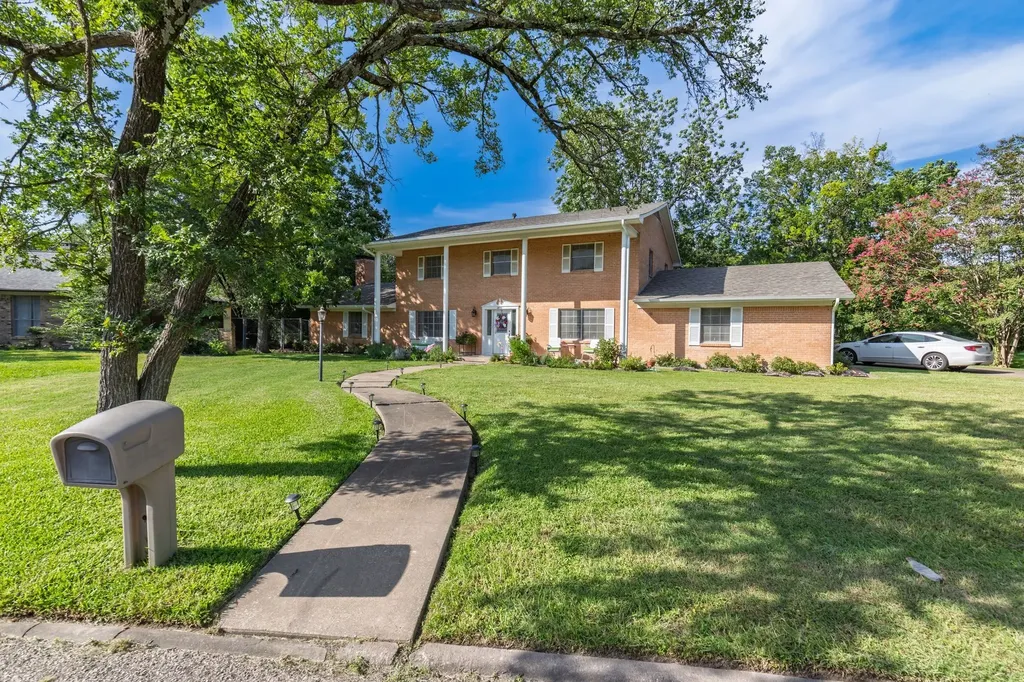 2810 Tanglewood Drive Commerce TX 75428
