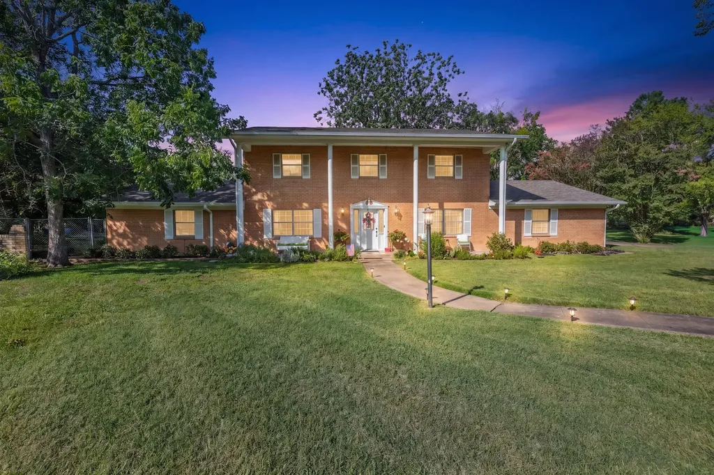 2810 Tanglewood Drive Commerce TX 75428