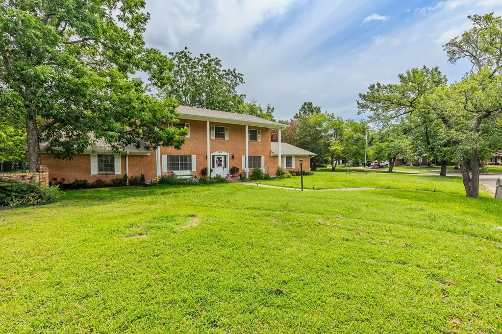 2810 Tanglewood Drive Commerce TX 75428