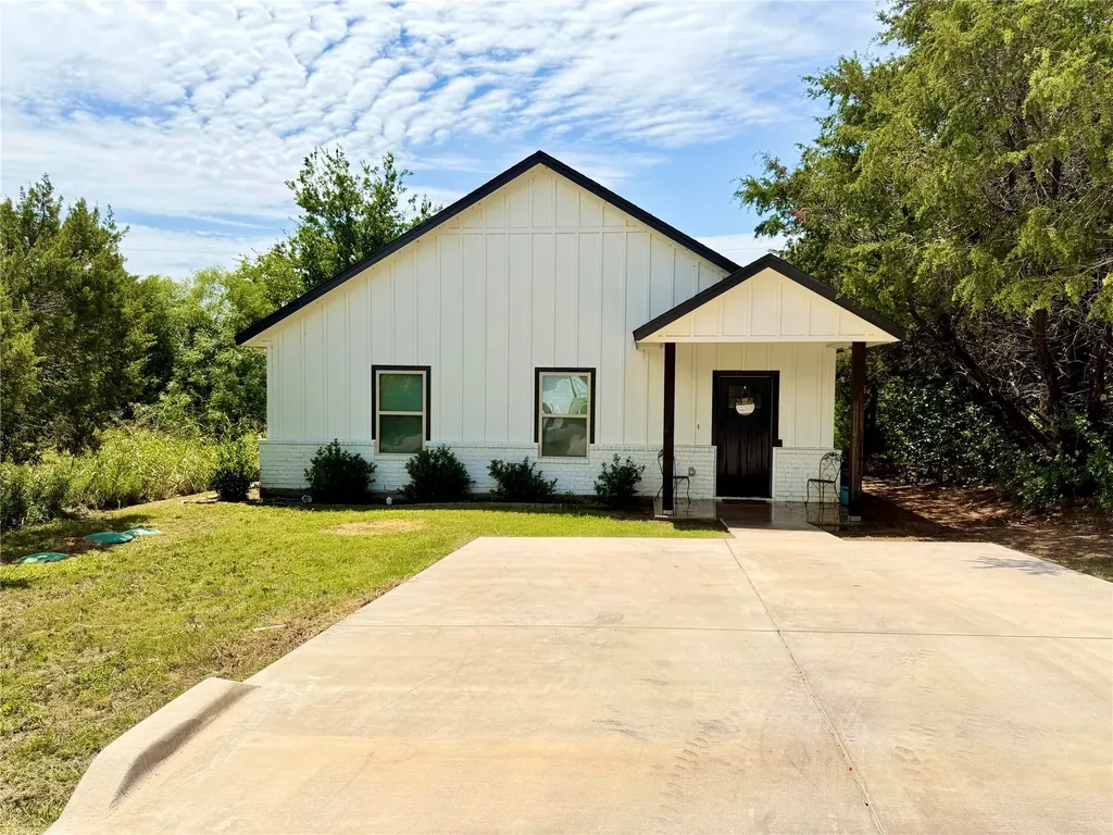819 Arkansas River Drive Granbury TX 76048
