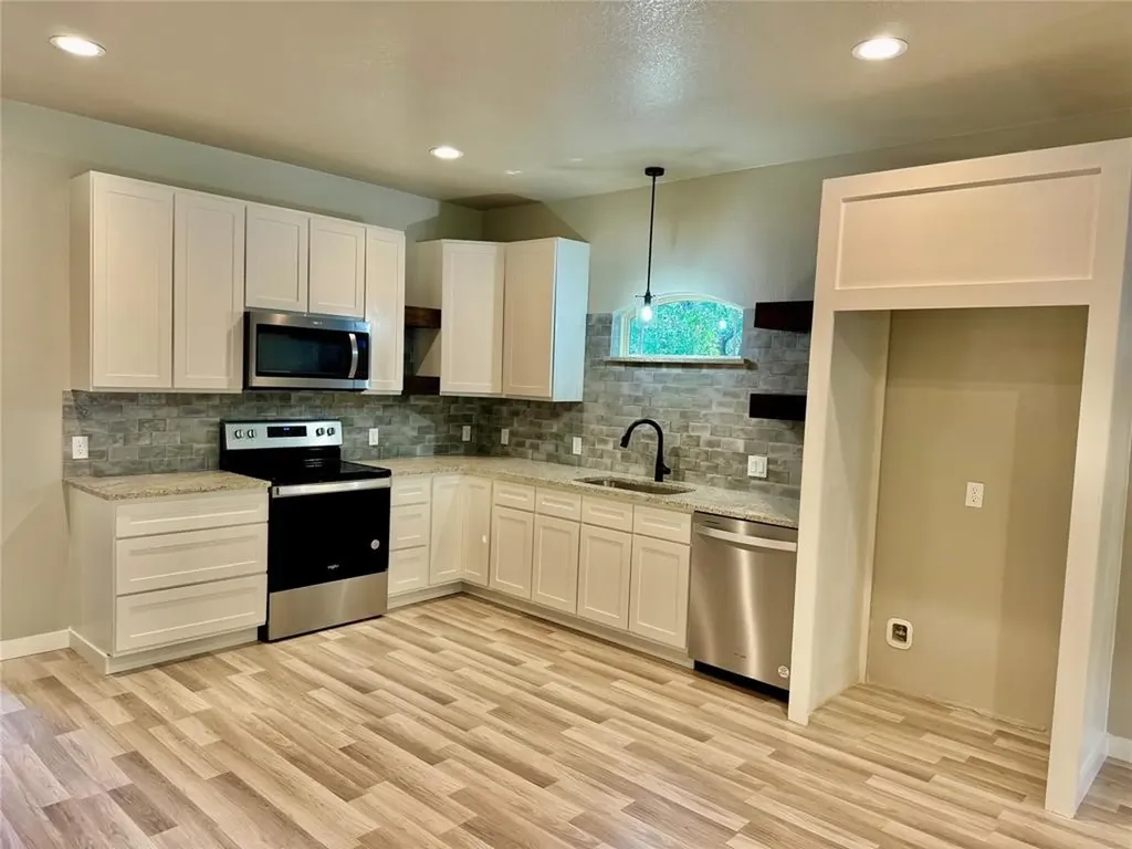 819 Arkansas River Drive Granbury TX 76048
