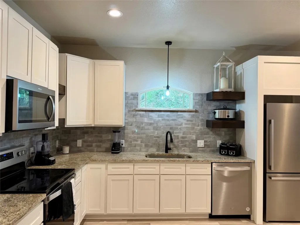 819 Arkansas River Drive Granbury TX 76048