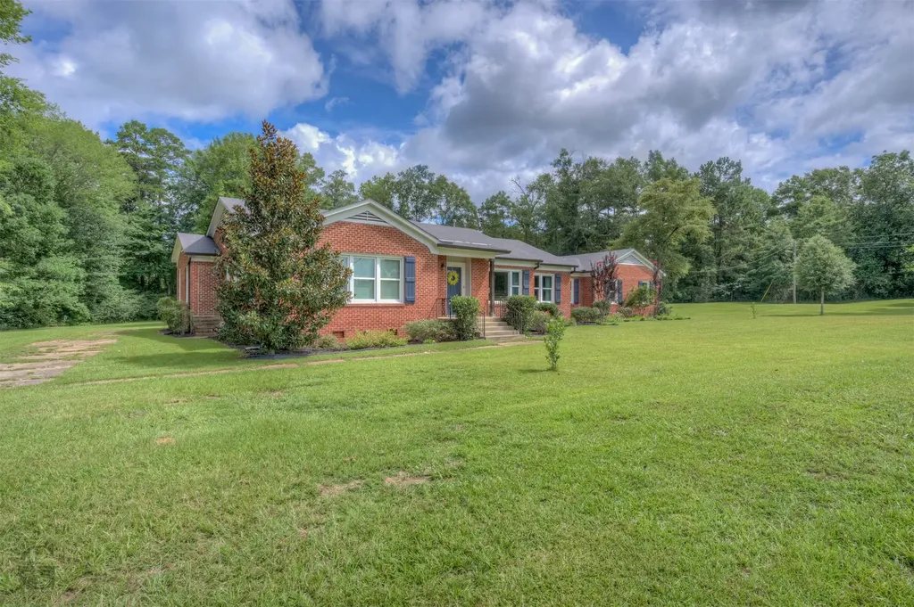 3065 Highway 155 Coushatta LA 71019