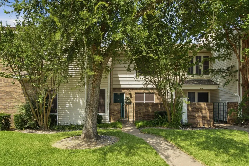 840 Creekside Drive Lewisville TX 75067