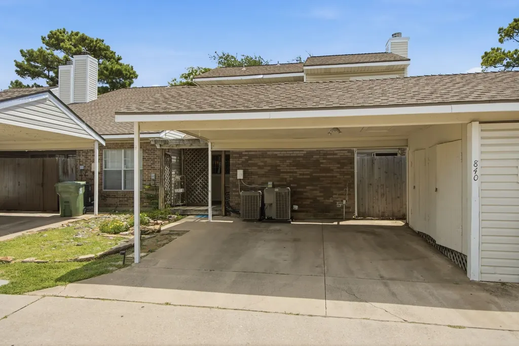 840 Creekside Drive Lewisville TX 75067