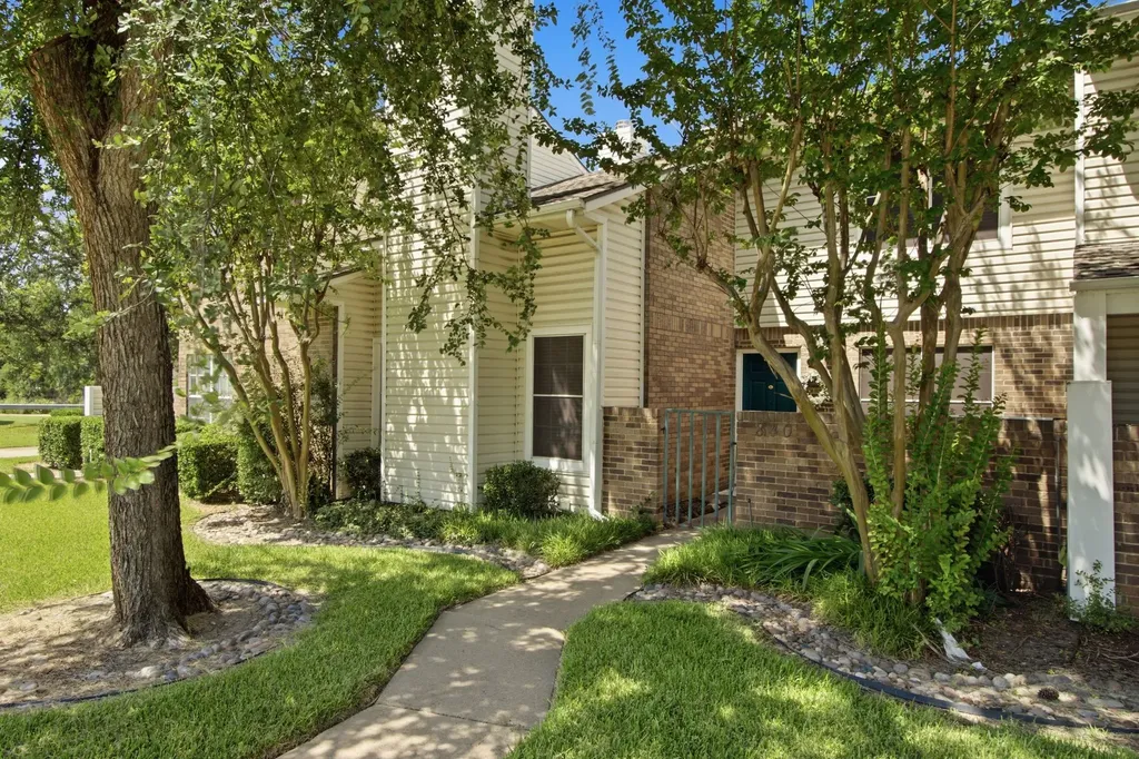 840 Creekside Drive Lewisville TX 75067