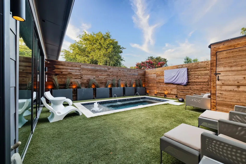 6804 Webster Street Dallas TX 75209