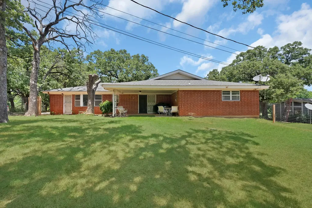 305 W Bethesda Road Burleson TX 76028