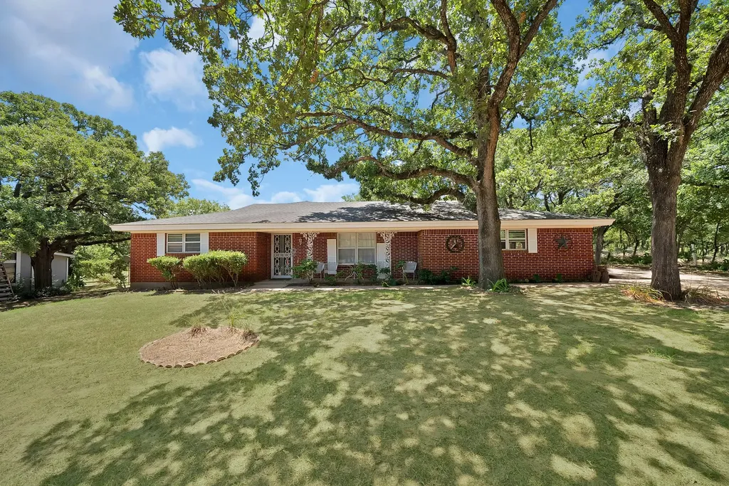 305 W Bethesda Road Burleson TX 76028