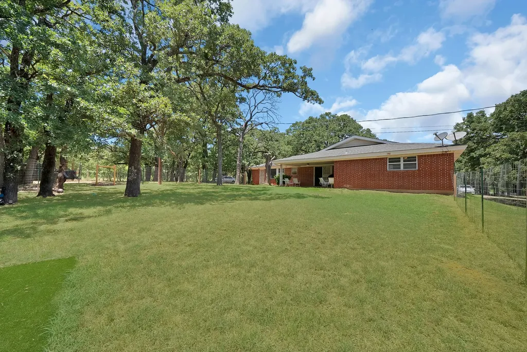 305 W Bethesda Road Burleson TX 76028