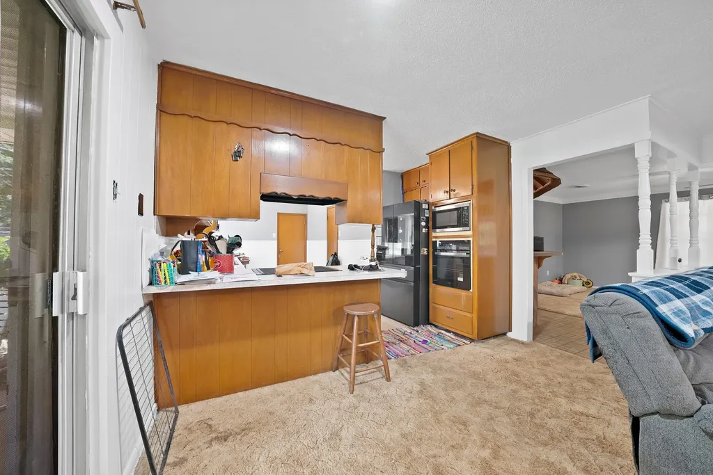 305 W Bethesda Road Burleson TX 76028