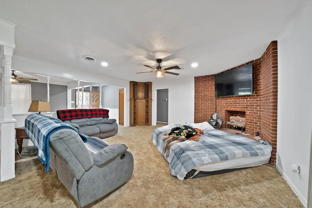 305 W Bethesda Road Burleson TX 76028
