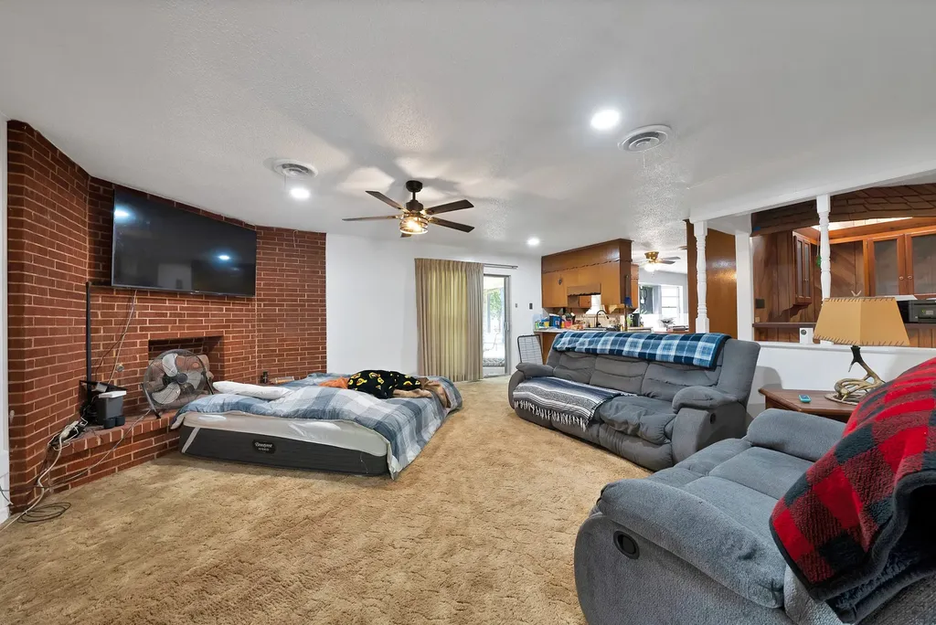 305 W Bethesda Road Burleson TX 76028