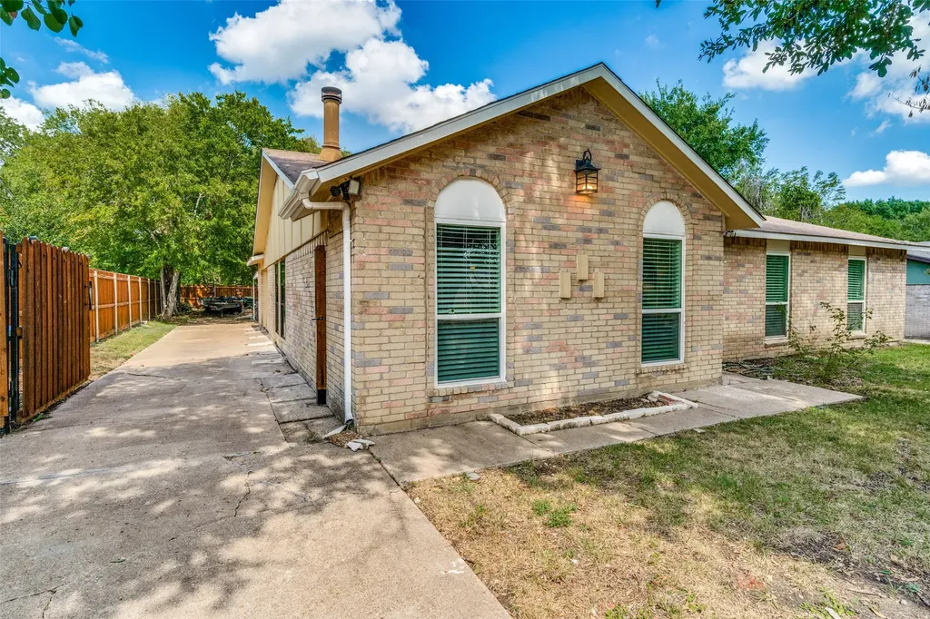 1249 High Meadow Lane Lancaster TX 75146