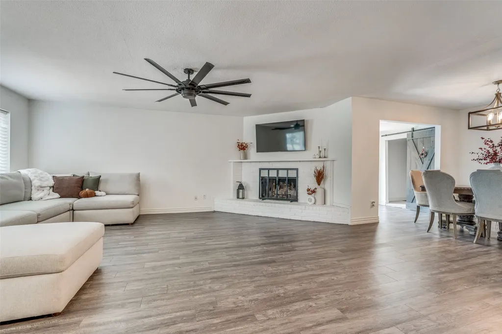 1249 High Meadow Lane Lancaster TX 75146