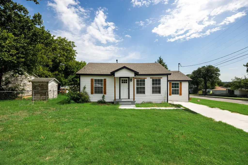 321 W 7th Street Weatherford TX 76086