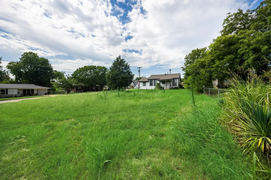 321 W 7th Street Weatherford TX 76086