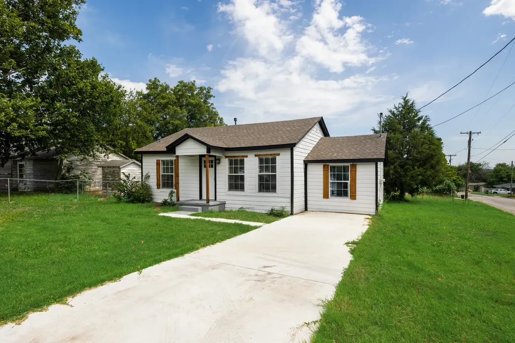 321 W 7th Street Weatherford TX 76086