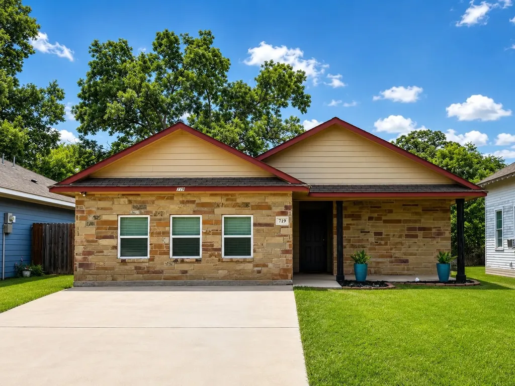 719 E 6th Street Bonham TX 75418