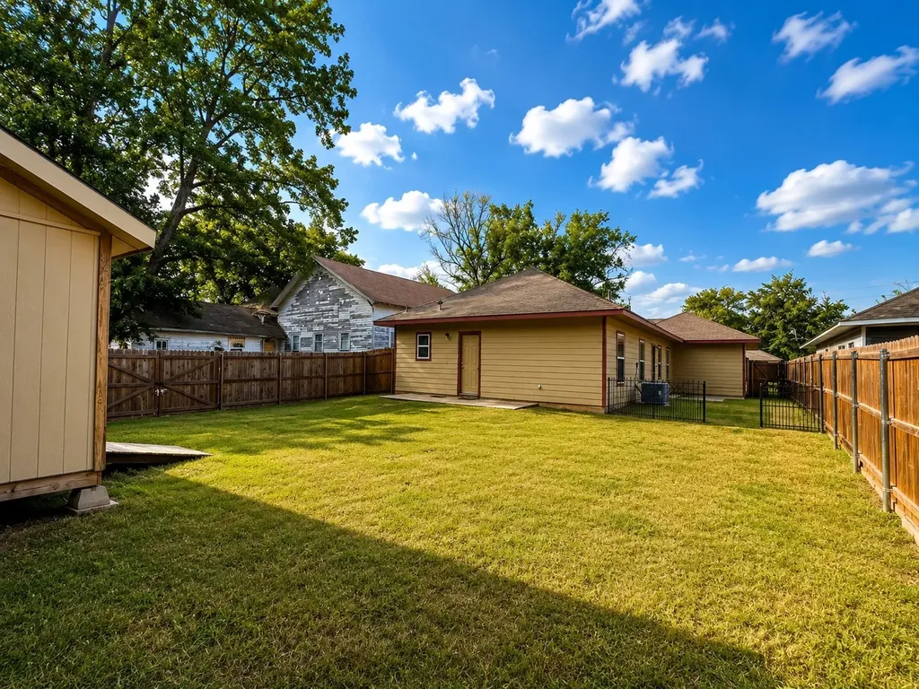 719 E 6th Street Bonham TX 75418