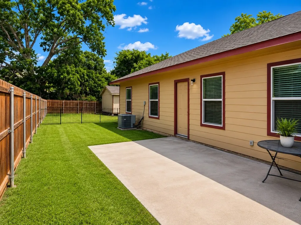 719 E 6th Street Bonham TX 75418