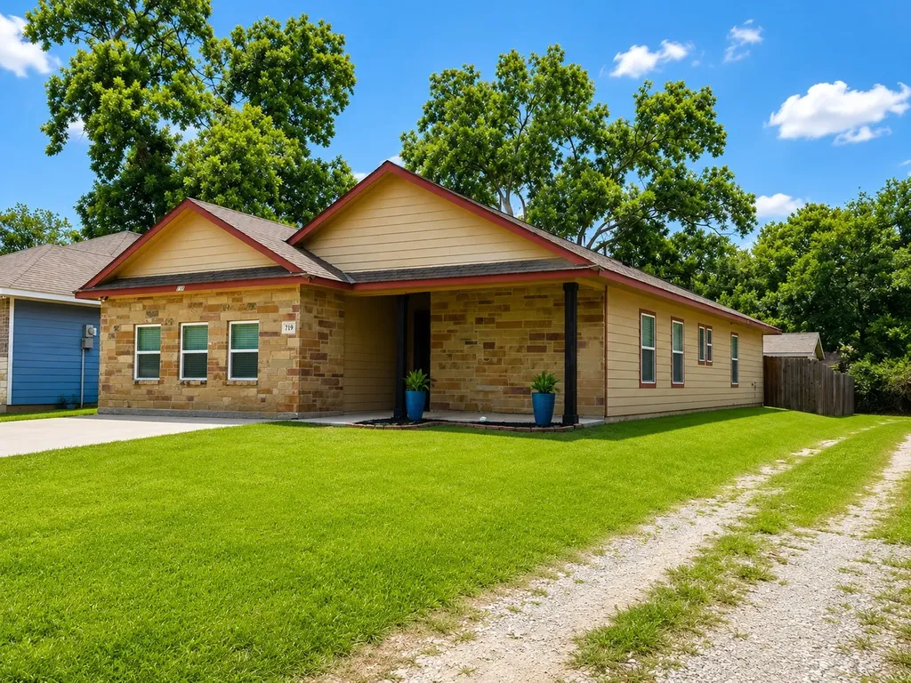 719 E 6th Street Bonham TX 75418