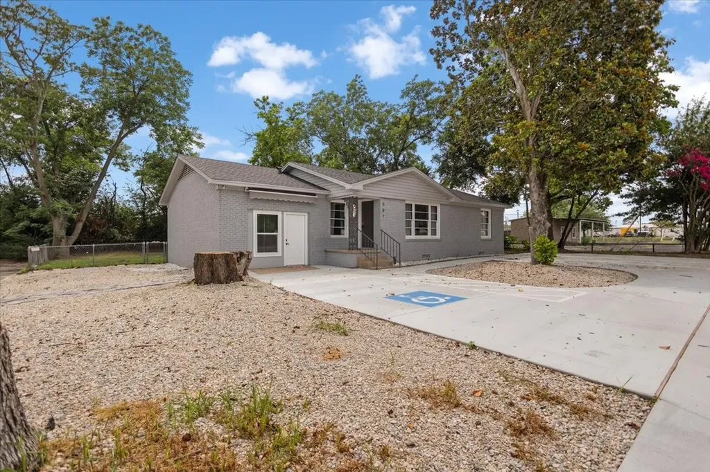 501 N Main Street Lindale TX 75771