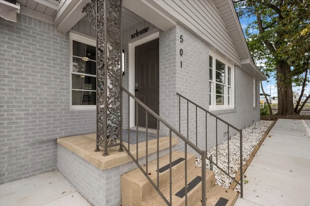 501 N Main Street Lindale TX 75771
