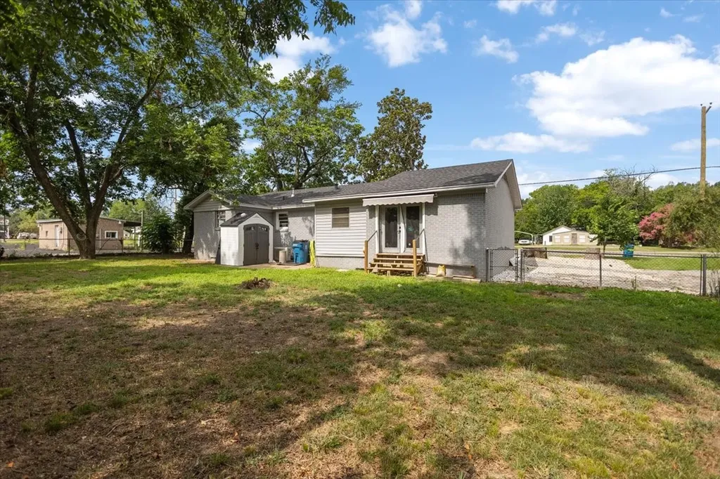 501 N Main Street Lindale TX 75771