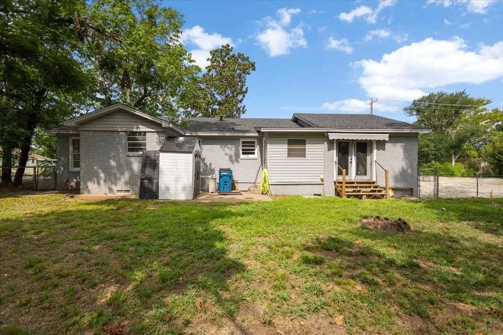 501 N Main Street Lindale TX 75771