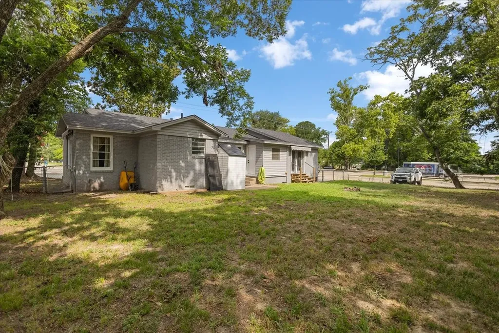 501 N Main Street Lindale TX 75771