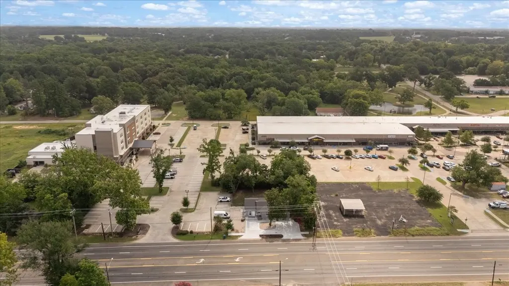 501 N Main Street Lindale TX 75771
