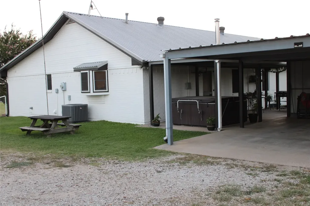 9612 West Highway 199 Poolville TX 76487