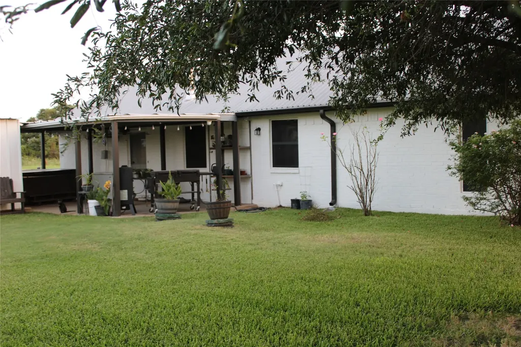 9612 West Highway 199 Poolville TX 76487