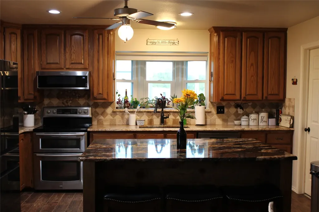 9612 West Highway 199 Poolville TX 76487