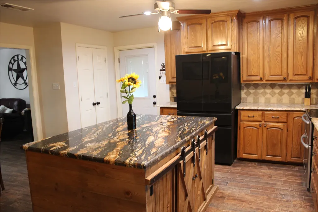 9612 West Highway 199 Poolville TX 76487