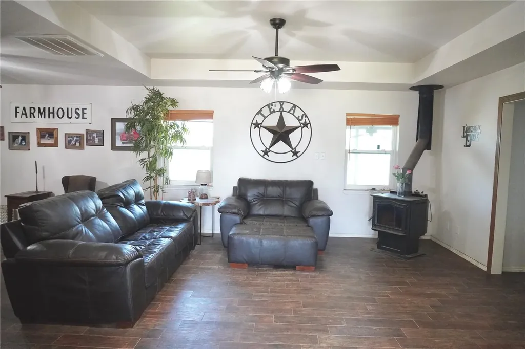 9612 West Highway 199 Poolville TX 76487