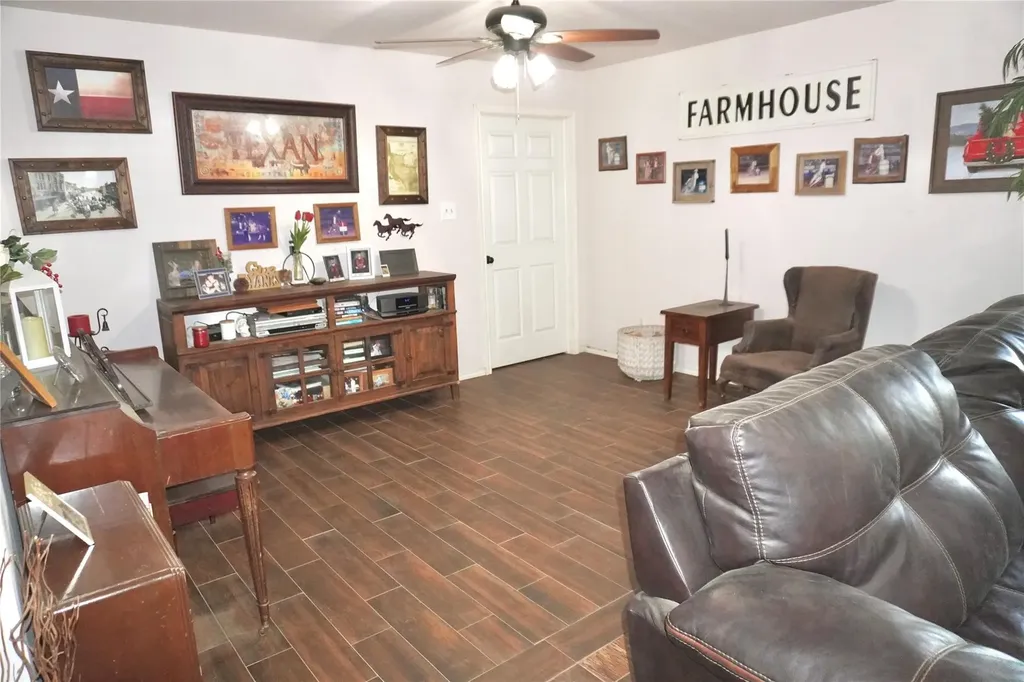 9612 West Highway 199 Poolville TX 76487