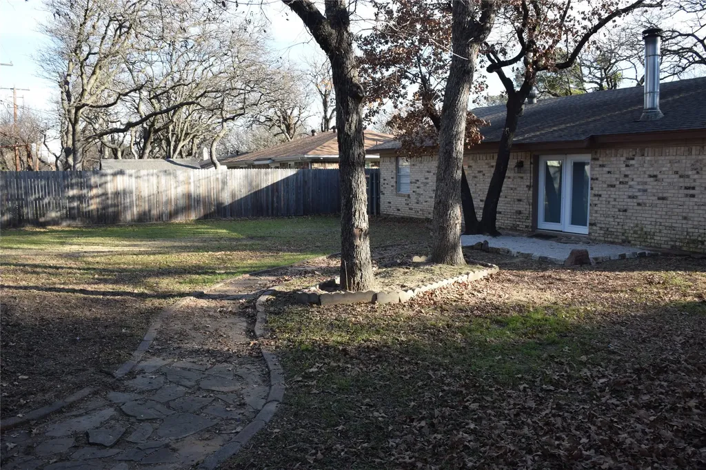 2808 Bent Tree Lane Arlington TX 76016