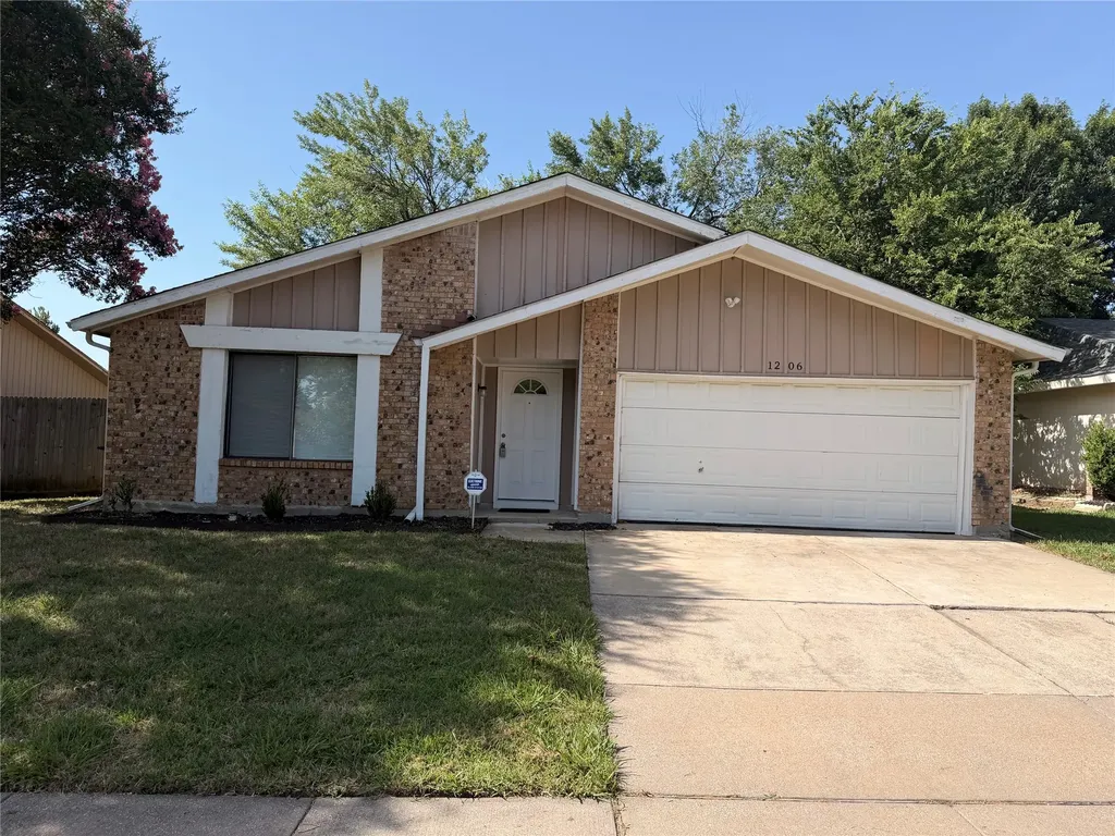 1206 Brook Hill Lane Arlington TX 76014