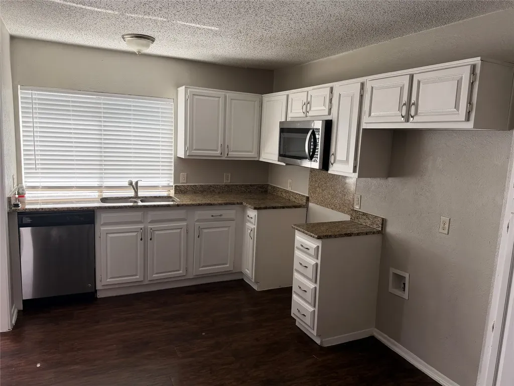 1206 Brook Hill Lane Arlington TX 76014