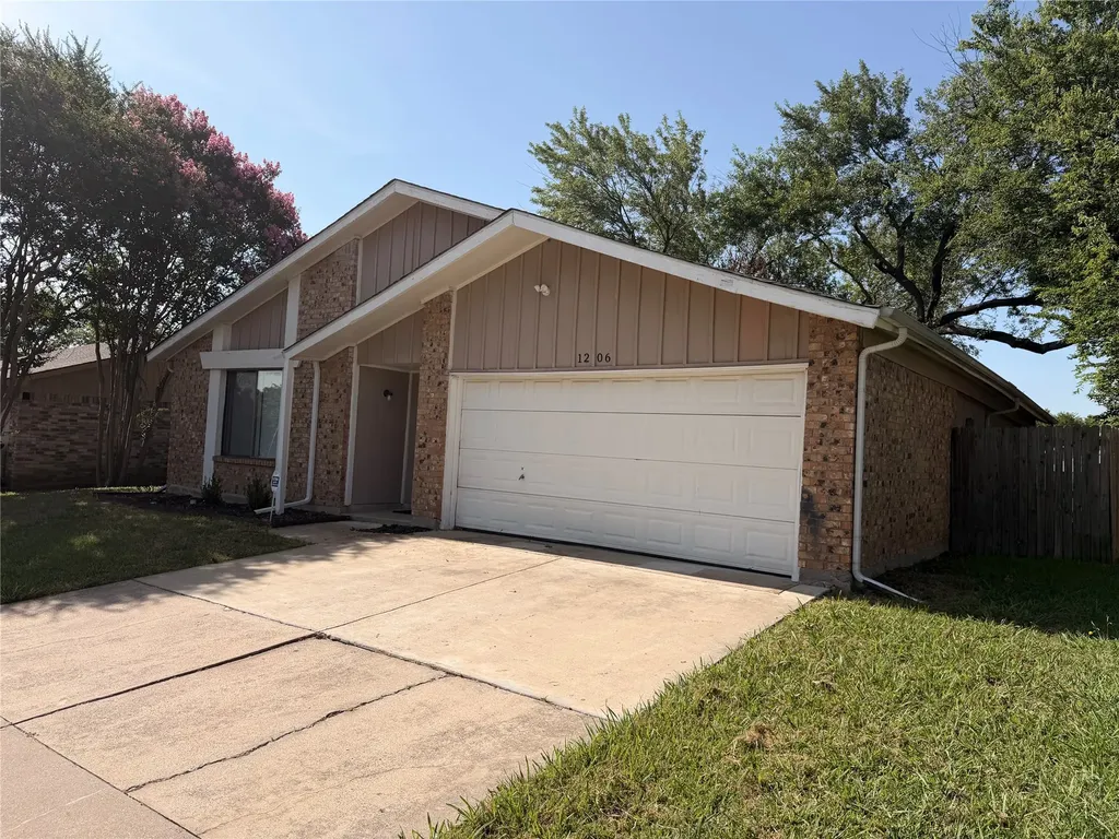 1206 Brook Hill Lane Arlington TX 76014