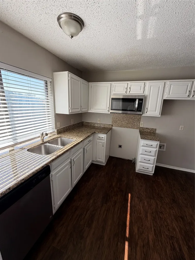 1206 Brook Hill Lane Arlington TX 76014