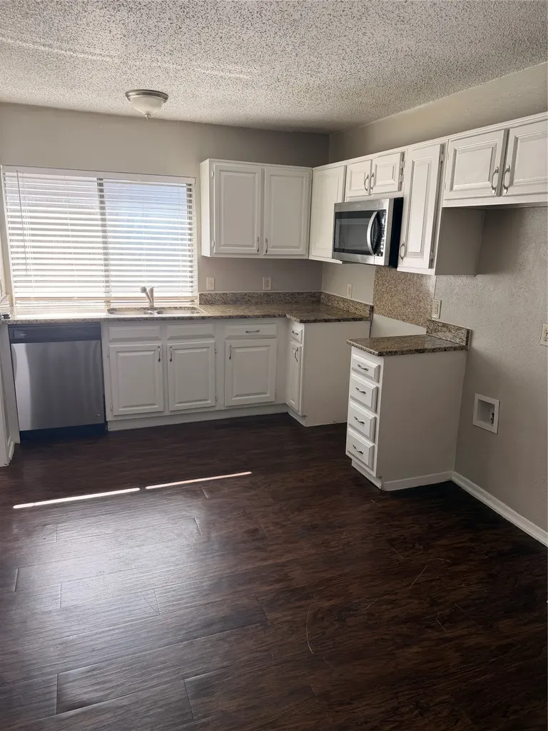 1206 Brook Hill Lane Arlington TX 76014