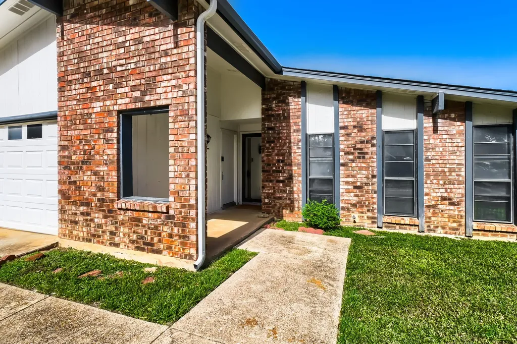 2611 Ridgemoor Court Arlington TX 76016