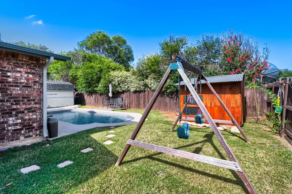2611 Ridgemoor Court Arlington TX 76016