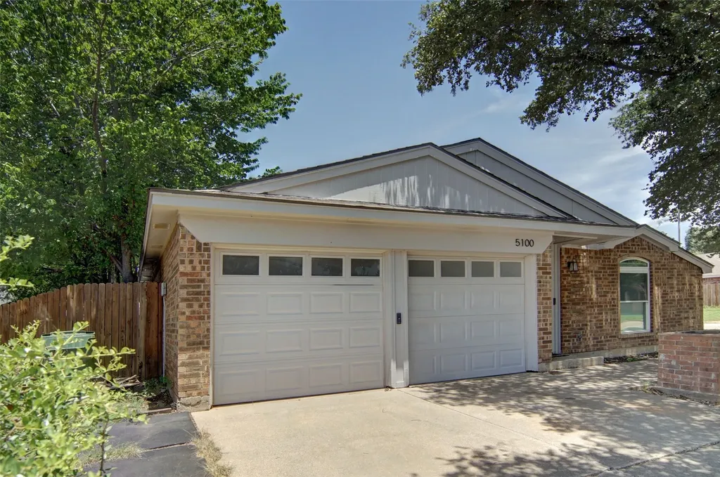 5100 Hawkins Cemetery Road Arlington TX 76017